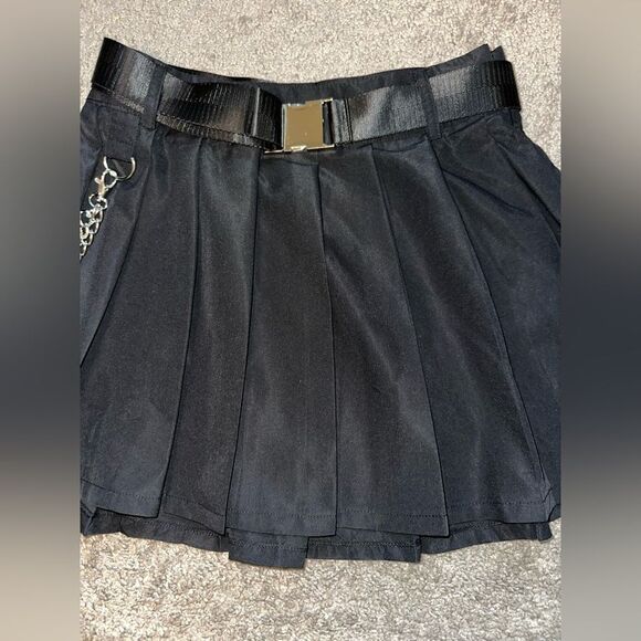 Dolls Kill Horoscopez Black Pleated Mini Skirt Chain‎ Embellishment Goth Emo M - Picture 3 of 10
